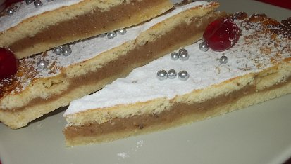 Křehký ořechový moučník