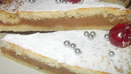 Křehký ořechový moučník