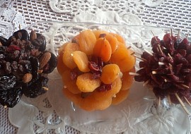 Kvietky zo sušeného ovocia na vianočný stôl