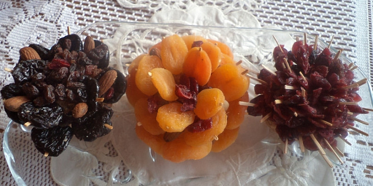 Kvietky zo sušeného ovocia na vianočný stôl