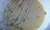 Nedělní srnčí polévka s fritátovými nudlemi, na fritátové nudle všechno prošleháme na těstíčko...