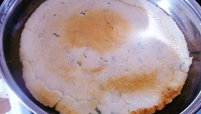Nedělní srnčí polévka s fritátovými nudlemi, opečeme z obou stran...