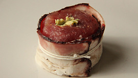 Panenka s bylinkovým máslem a švédskou omáčkou