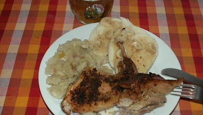 Pečený králík s vepřovým bůčkem