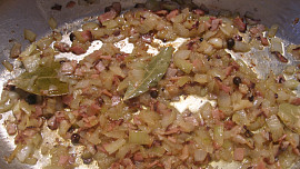 Perlička s chřestovou nádivkou