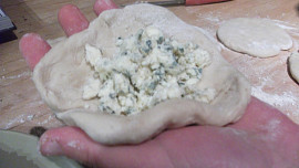 Placky plněné sýrem s modrou plísní