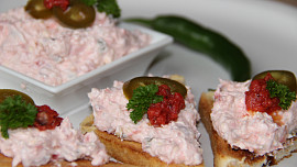 Pomazánka jalapeňo a lá losos