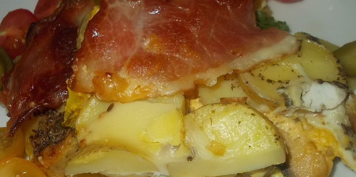 Žampionové brambory s česnekovou kýtou a  mozzarellou