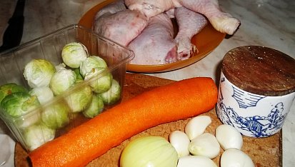 Růžičkové pečené kuřecí kousky ze stehen, ingredience...
