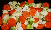 Růžičkové pečené kuřecí kousky ze stehen (smíchaná zelenina...)