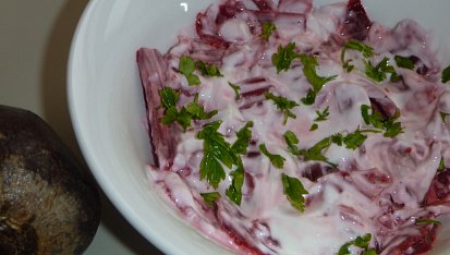 Salát z červené řepy s majonézou a křenem
