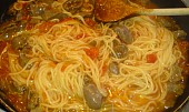 Špagety se srdíčky a žaludky v mexické omáčce
