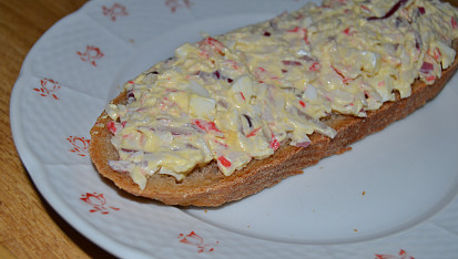 Surimi pomazánka (krabí tyčinky)