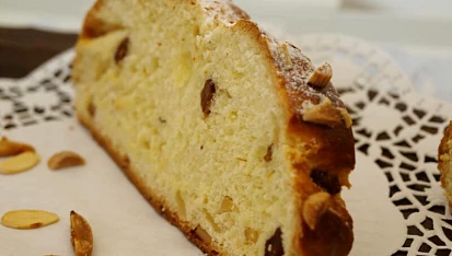 Vánočka na přání, která se vždy povede, ještě zatepla nakrojená