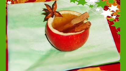 Vánoční drink pohoda v jablečném pohárku