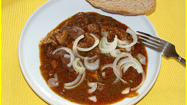 Vepřovo-drůbeží guláš