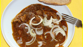 Vepřovo-drůbeží guláš