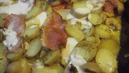 Žampionové brambory s česnekovou kýtou a  mozzarellou