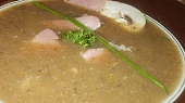 Zeleninový krém s květákem, řapíkatým celerem a houbami