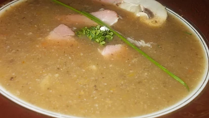 Zeleninový krém s květákem, řapíkatým celerem a houbami