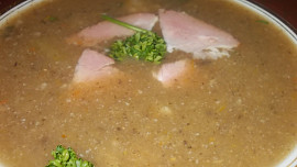 Zeleninový krém s květákem, řapíkatým celerem a houbami