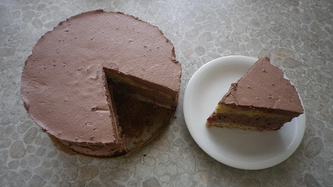 Bezlepkový pařížský dort s malinami