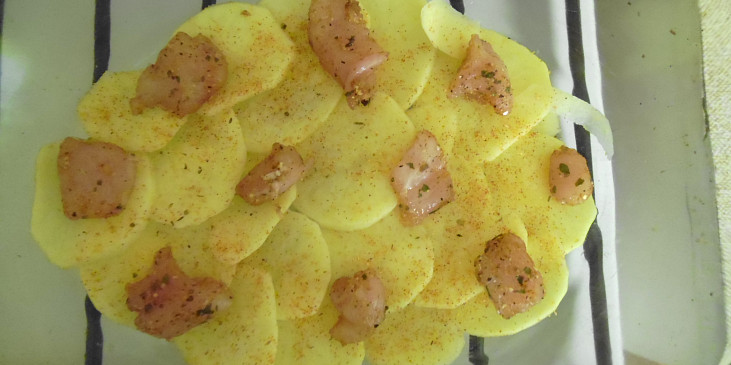 příprava pokládaných brambor s masem
