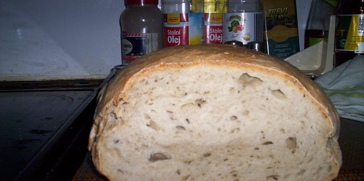 Chleba  z pravého kvásku (Takhle vypadá ukrojený . Lahůdka.)