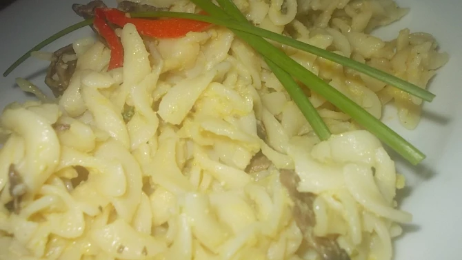 Citronové těstoviny s bazalkou a parmezánem