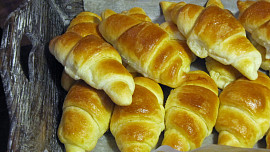 Croissanty s mandlemi