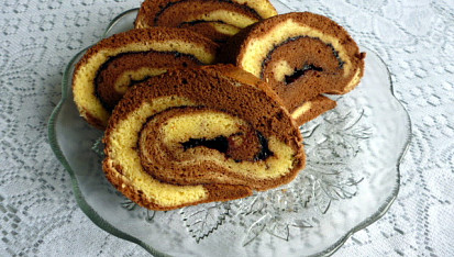 Dvoubarevná roláda s marmeládou