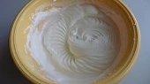 Dvoubarevná roláda s marmeládou