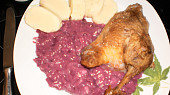 Husička "ála kachnička", s červeným zelím s brusinkami a domácím bramborovým knedlíkem