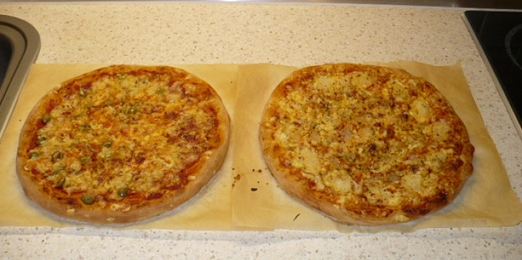 Italská pizza (Neapol)- 2*30cm (hotovo)