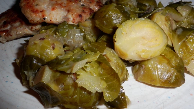 Krůtí mletý steak s růžičkovou kapustou