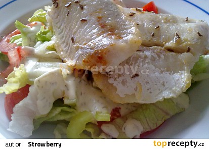 Lehký zeleninový salát s rybou na másle