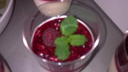 Malinová panna cotta