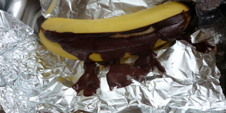 Pečený banán s čokoládou
