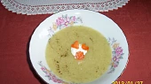 Polévka krémová z květákových listů, ... a servírovat