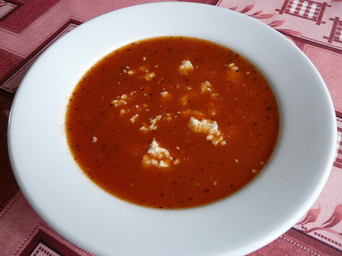 Rajská polévka s balkánským sýrem