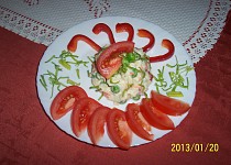 Salát z těstovin a syrové zeleniny