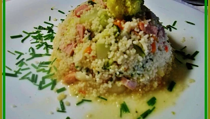 Šťavnatý curry kuskus se zeleninou a uzeným masem, Šťavnatý curry kuskus se zeleninou a uzeným masem