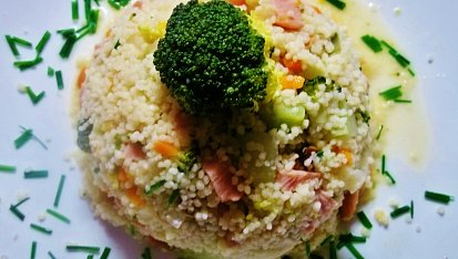 Šťavnatý curry kuskus se zeleninou a uzeným masem, Šťavnatý curry kuskus se zeleninou a uzeným masem