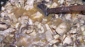 Tarhoňa s kuřecím masem "ostrá jako břitva"