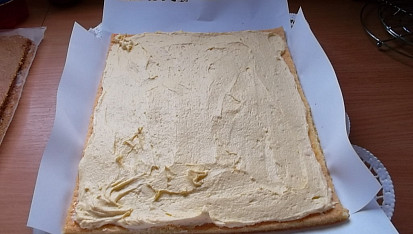 Dort kabelka pro dceru, svetlá piškota nato krém