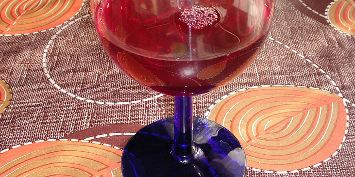 Vánoční bezinkové víno (bezinkové víno)
