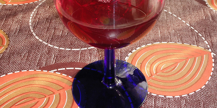 Vánoční bezinkové víno (bezinkové víno)