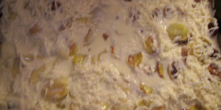 Zapečené brambory se slaninou a sýrem (Pekáč se zapečenými bramborami)