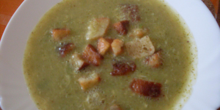 Brokolicová polévka s krutony