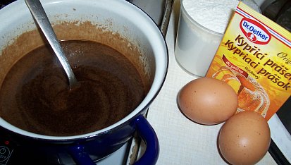 Černá buchta ze Lhotky (i dort), základ je uvařen